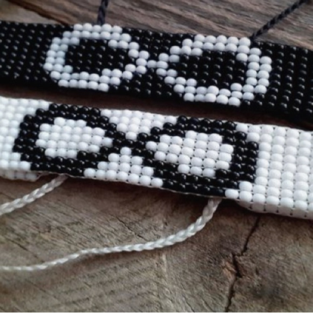 Seed bead black n white infinity bracelet